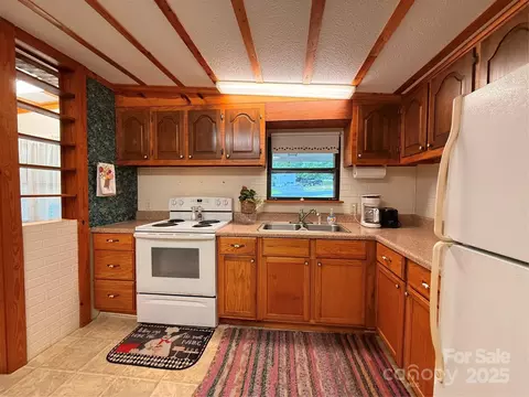 Kitchen - 370 Miracle Dr, Salisbury, NC 28146 photo 3 of 4