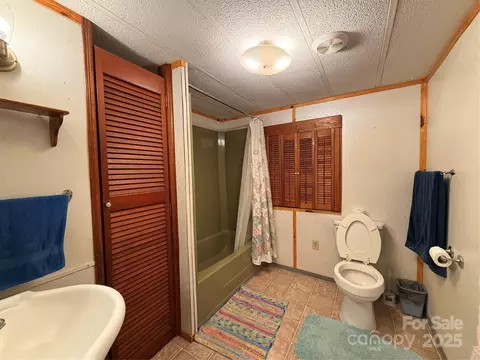 Bath - 370 Miracle Dr, Salisbury, NC 28146 photo 5 of 9