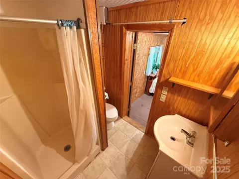 Bath - 370 Miracle Dr, Salisbury, NC 28146 photo 4 of 9