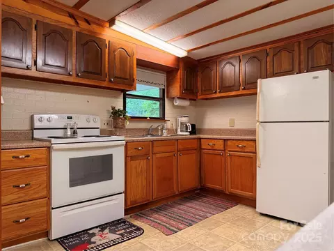 Kitchen - 370 Miracle Dr, Salisbury, NC 28146 photo 2 of 4