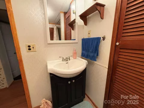 Bath - 370 Miracle Dr, Salisbury, NC 28146 photo 7 of 9