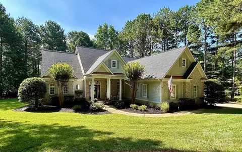 347 Bayberry Creek Cir, Mooresville, NC 28117