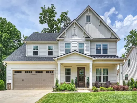 822 River Oaks Ln, Charlotte, NC 28226