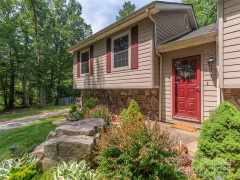 623 Nellie John Dr, Clyde, NC 28721 photo 4