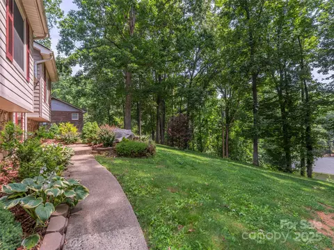623 Nellie John Dr, Clyde, NC 28721 photo 3