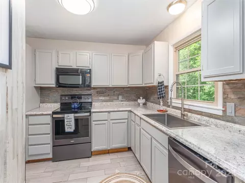 623 Nellie John Dr, Clyde, NC 28721 photo 10
