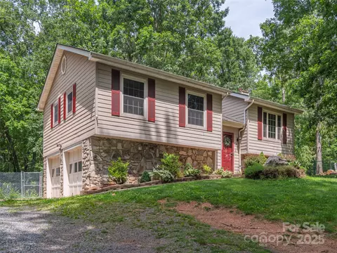 623 Nellie John Dr, Clyde, NC 28721