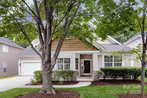 1040 Stonedown Ln, Matthews, NC 28104