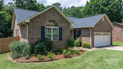 5473 Twelve Oak Ln, Conover, NC 28613 photo 2