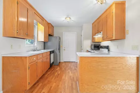 5473 Twelve Oak Ln, Conover, NC 28613 photo 7