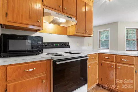 5473 Twelve Oak Ln, Conover, NC 28613 photo 9