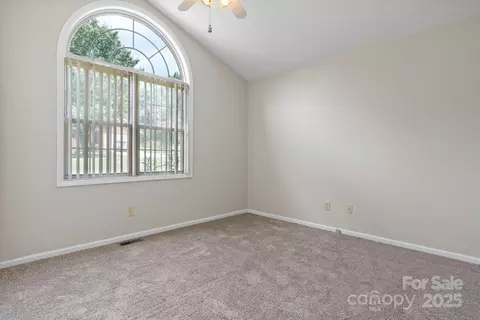 5473 Twelve Oak Ln, Conover, NC 28613 photo 19