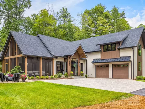 216 Shadybrook Trl, Hendersonville, NC 28739