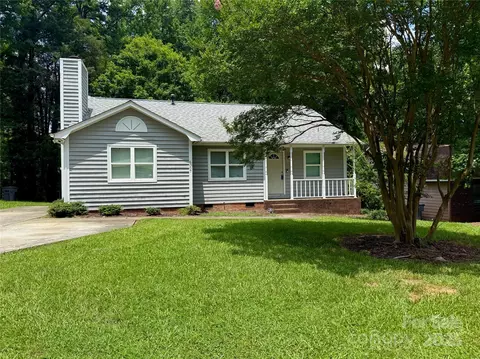 6007 Crosswood Ct, Charlotte, NC 28215