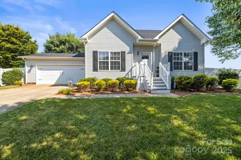 1548 Berkshire Dr, Newton, NC 28658