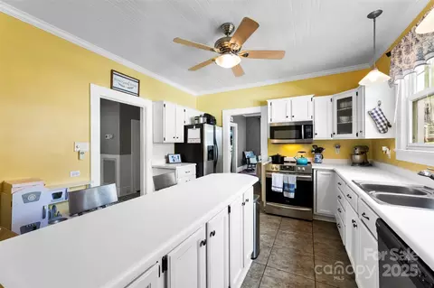Kitchen - 1210 Jackson Rd, Gastonia, NC 28052 photo 2 of 2