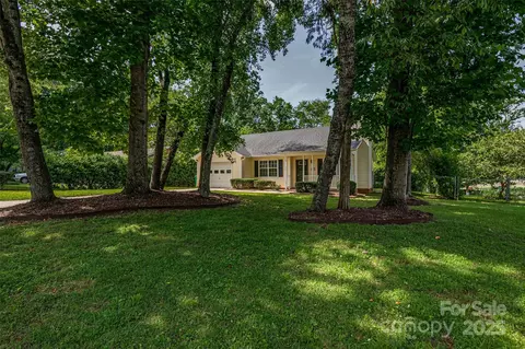 1801 Teddington Dr, Charlotte, NC 28214
