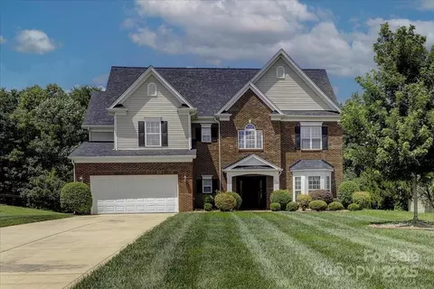 4966 Riverview Dr, Harrisburg, NC 28075