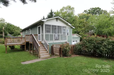 9 Oakland St, Weaverville, NC 28787
