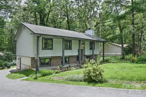 18 Golden Oaks Ln, Fletcher, NC 28732