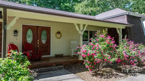 Exterior - 701 5th Ne Ave NE, Conover, NC 28613 photo 4 of 9