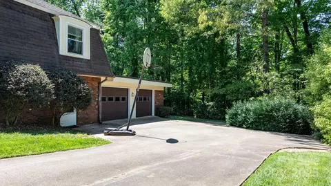Exterior - 701 5th Ne Ave NE, Conover, NC 28613 photo 5 of 9