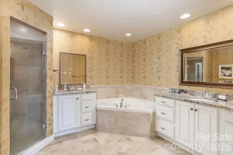 Bath - 103 Golfside Dr, Flat Rock, NC 28731 photo 1 of 2