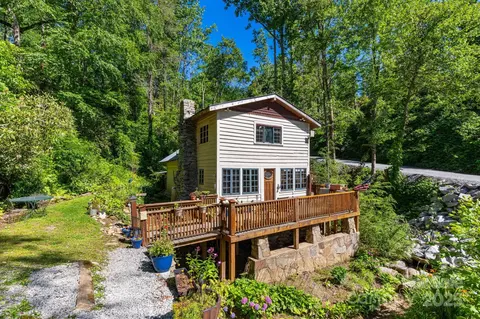 19 Hominy Branch Rd, Hendersonville, NC 28792
