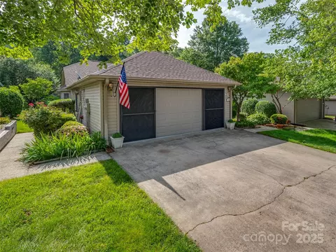 12 Tisha Ln, Hendersonville, NC 28739