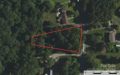 14 Arbor Dr, Lexington, NC 27292