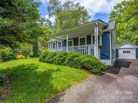921 Cherokee Dr, Hendersonville, NC 28739