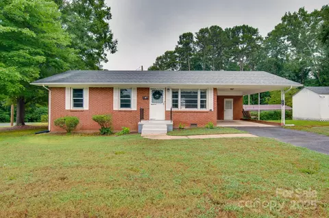 126 E Parkwood St, Stanley, NC 28164