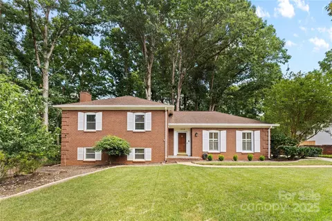 1024 Regency Dr, Charlotte, NC 28211