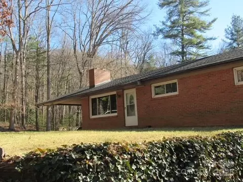 9 Vance Dr, Black Mountain, NC 28711