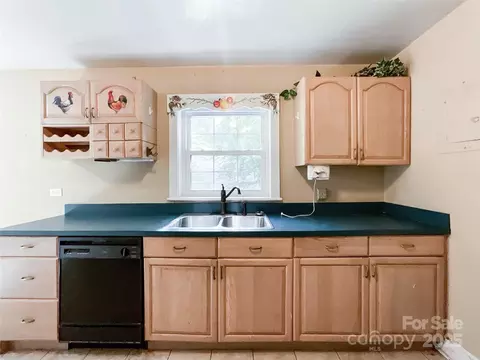 Kitchen - 310 E Houston St, Monroe, NC 28112 photo 4 of 6