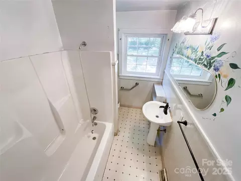 Bath - 310 E Houston St, Monroe, NC 28112 photo 3 of 4