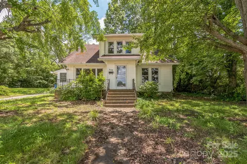 537 N Main St, Mooresville, NC 28115
