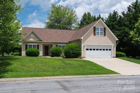 395 Running Briar Rd, Fletcher, NC 28732