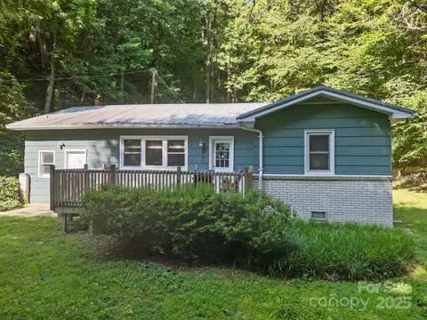 790 Thompson Rd, Saluda, NC 28773