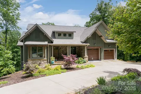 807 Hollybrook Dr, Flat Rock, NC 28731