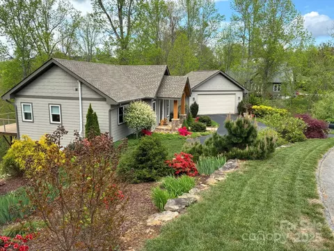 252 Eagles Eye Dr, Hendersonville, NC 28792