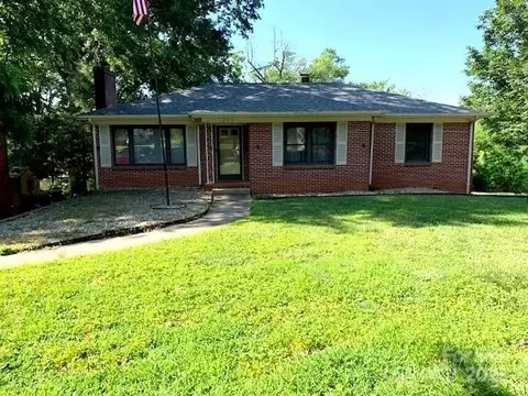 209 8th Nw Ave NW, Hickory, NC 28601