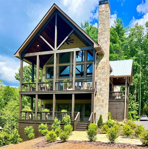 207 Comanche Rd, Cullowhee, NC 28723