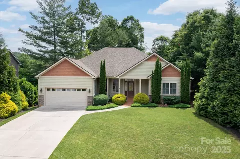 59 Ledgestone Dr, Fairview, NC 28730