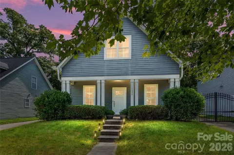 1226 Rising Oak Dr, Charlotte, NC 28206