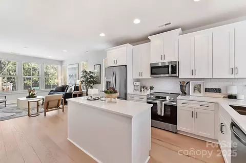 1223 E 16th 13 St #13, Charlotte, NC 28205