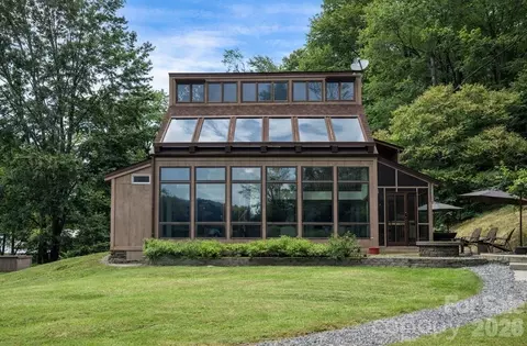 79 Creekside Ln, Spruce Pine, NC 28777