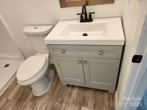 Bath - 2448 Cambridge Dr, Lancaster, SC 29720 photo 2 of 4
