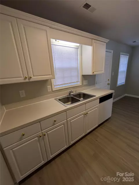 Kitchen - 1009 22nd Ne A-e St NE #A-E, Hickory, NC 28601 photo 2 of 2