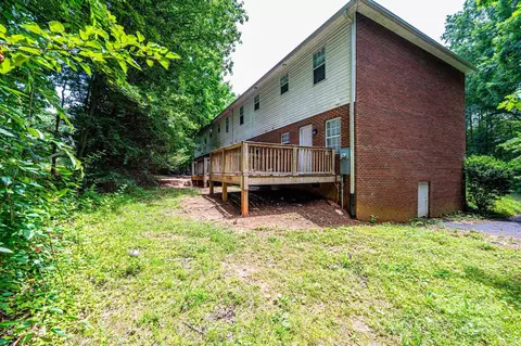 Exterior - 1009 22nd Ne A-e St NE #A-E, Hickory, NC 28601 photo 4 of 7